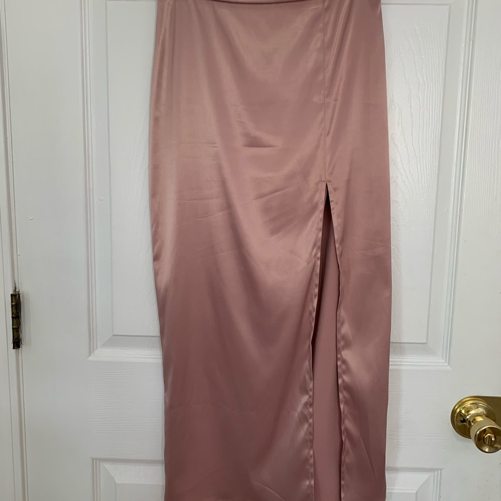 Statin pink skirt